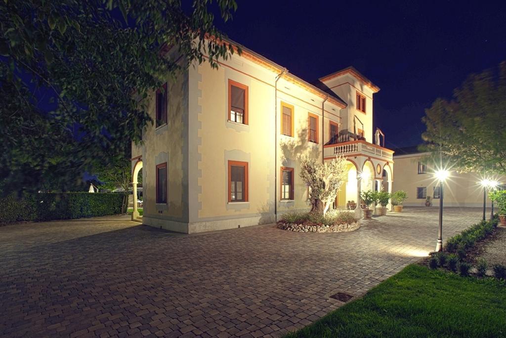 Villa Dei Tigli 920 Liberty Resort Rodigo Luaran gambar